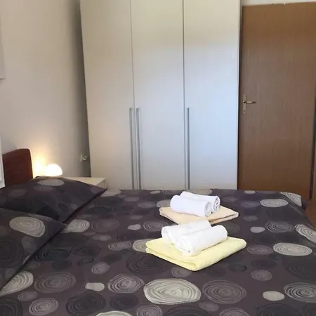 Apartment Slanac 3 Veli Iz